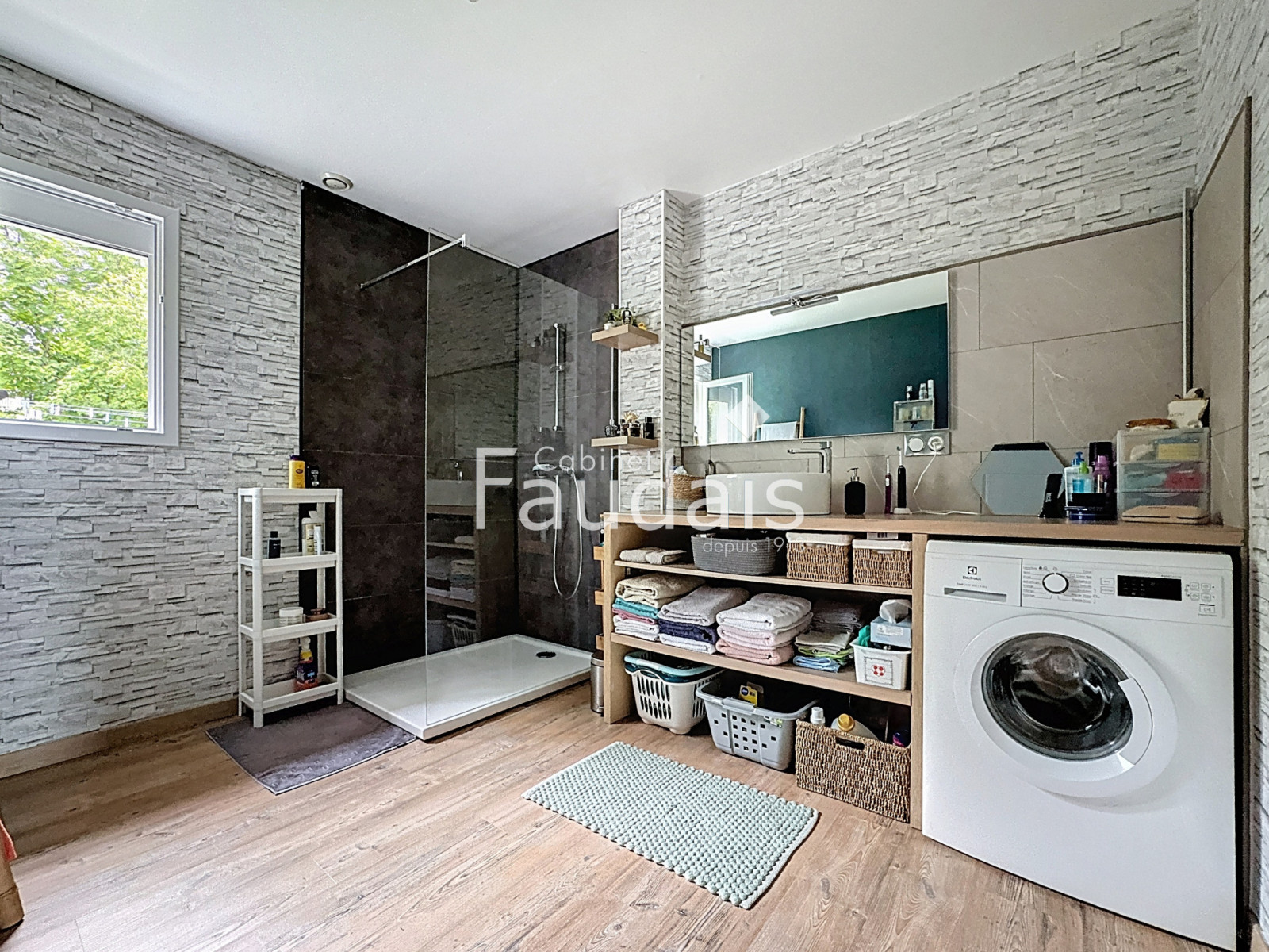 
                                                Vente
                                                 CANISY 6 pièces 123 m2  548 m2 de terrain Vie de plain pied