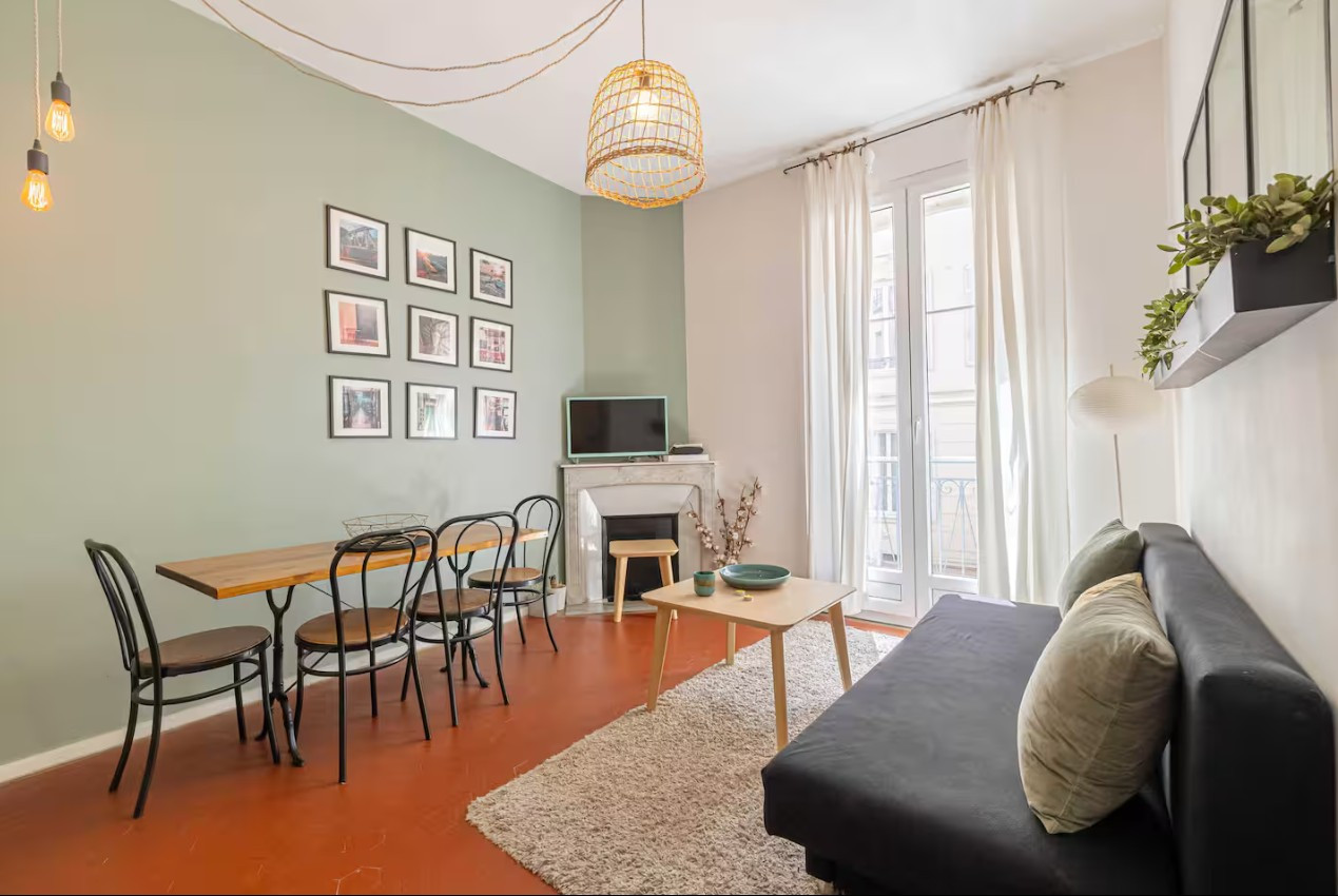 
                                                Vente
                                                 Cannes Bas Carnot appartement 3 pièces au calme parfait état meublé