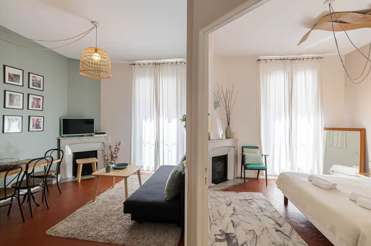 
                                                Vente
                                                 Cannes Bas Carnot appartement 3 pièces au calme parfait état meublé