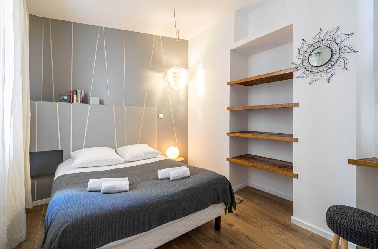 
                                                Vente
                                                 Cannes Bas Carnot appartement 3 pièces au calme parfait état meublé