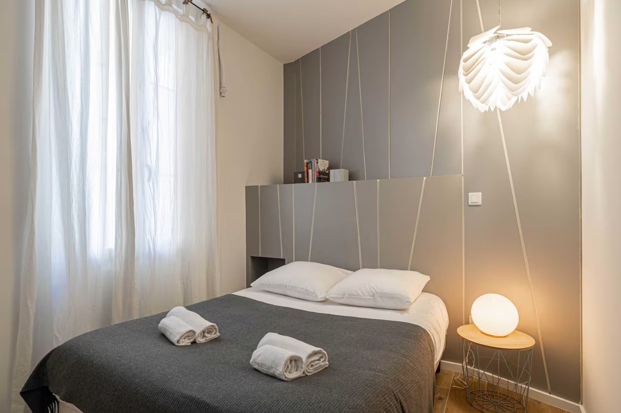 
                                                Vente
                                                 Cannes Bas Carnot appartement 3 pièces au calme parfait état meublé