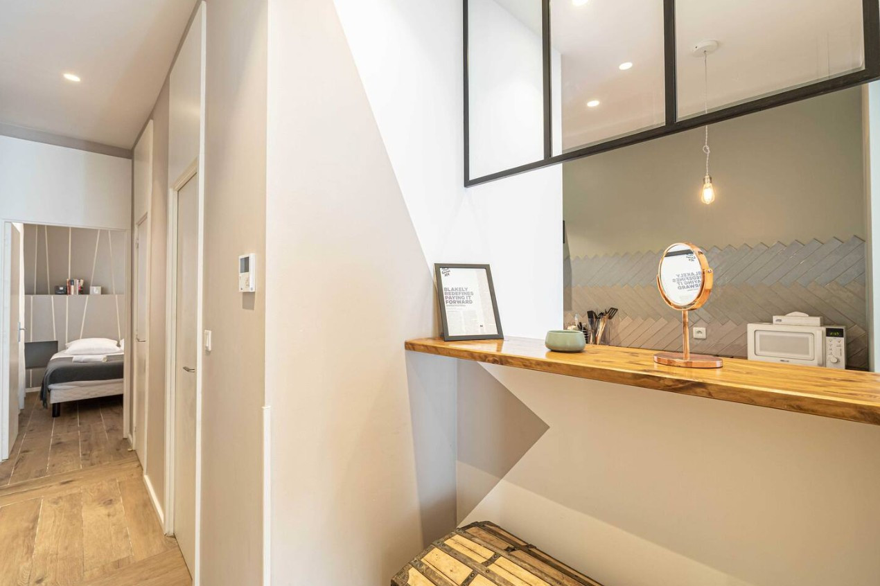 
                                                Vente
                                                 Cannes Bas Carnot appartement 3 pièces au calme parfait état meublé