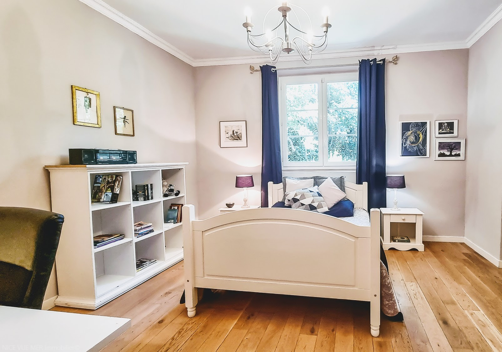 
                                                Vente
                                                 Cannes Le Cannet Propriété de 530m2 et pres de 3000m2 de terrain VUE MER