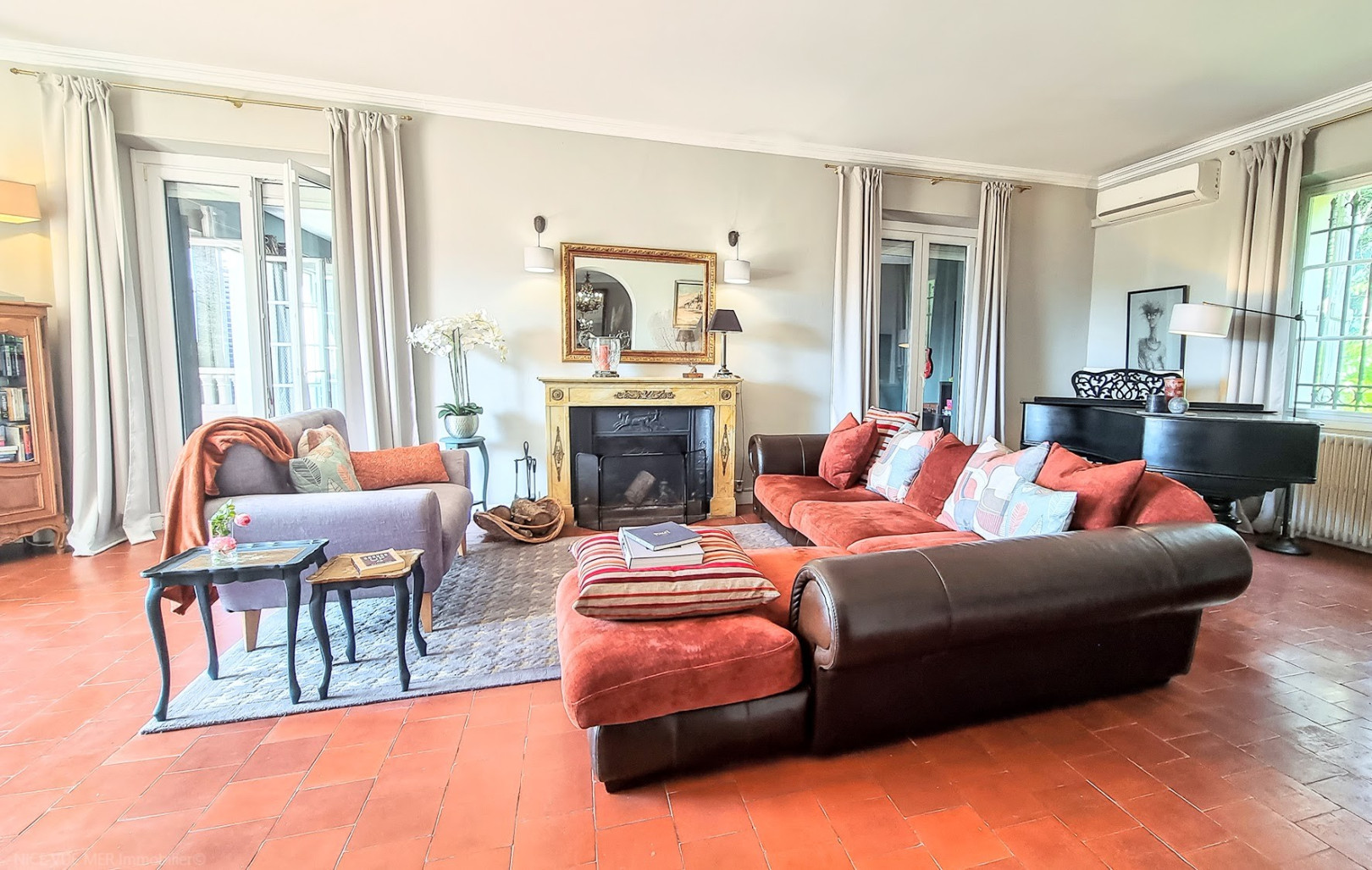 
                                                Vente
                                                 Cannes Le Cannet Propriété de 530m2 et pres de 3000m2 de terrain VUE MER