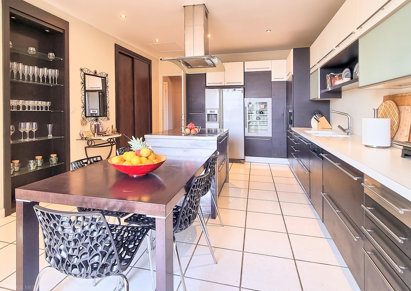 
                                                Vente
                                                 Cannes Le Cannet Propriété de 530m2 et pres de 3000m2 de terrain VUE MER