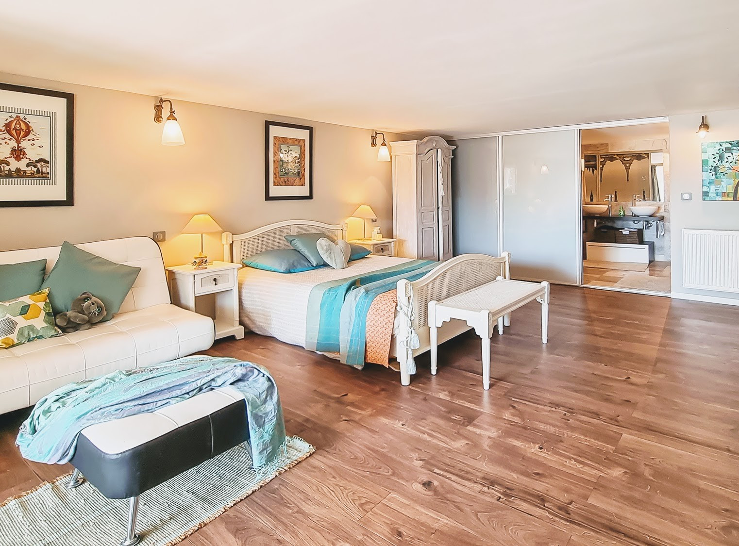 
                                                Vente
                                                 Cannes Le Cannet Propriété de 530m2 et pres de 3000m2 de terrain VUE MER