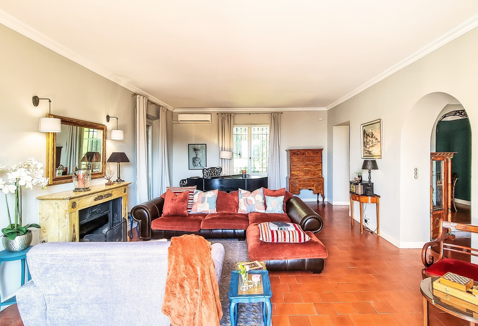 
                                                Vente
                                                 Cannes Le Cannet Propriété de 530m2 et pres de 3000m2 de terrain VUE MER