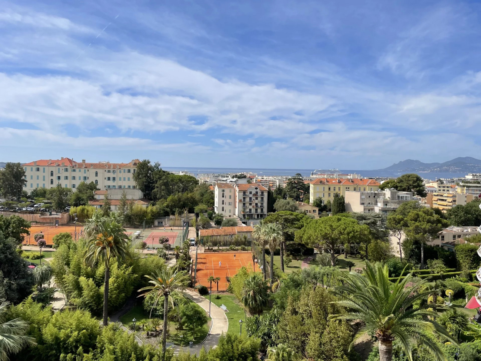 
                                                Vente
                                                 CANNES, Montfleury : Grand appartement, terrasses, vue mer, pisc