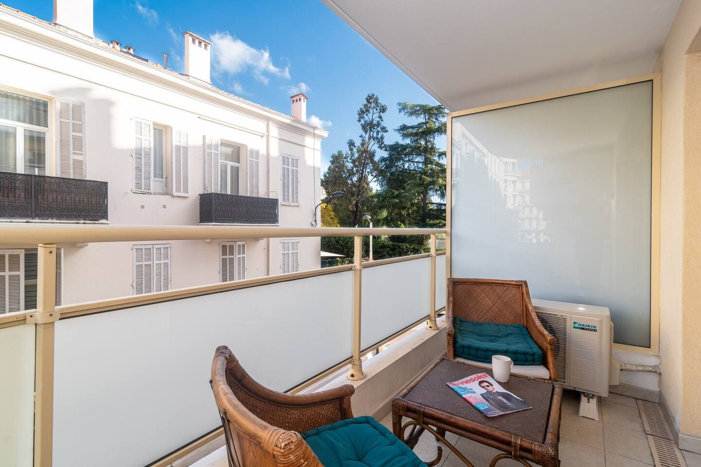 
                                                Location
                                                 Cannes spacieux App proche Palais des Festivals (loyer tout inclus)