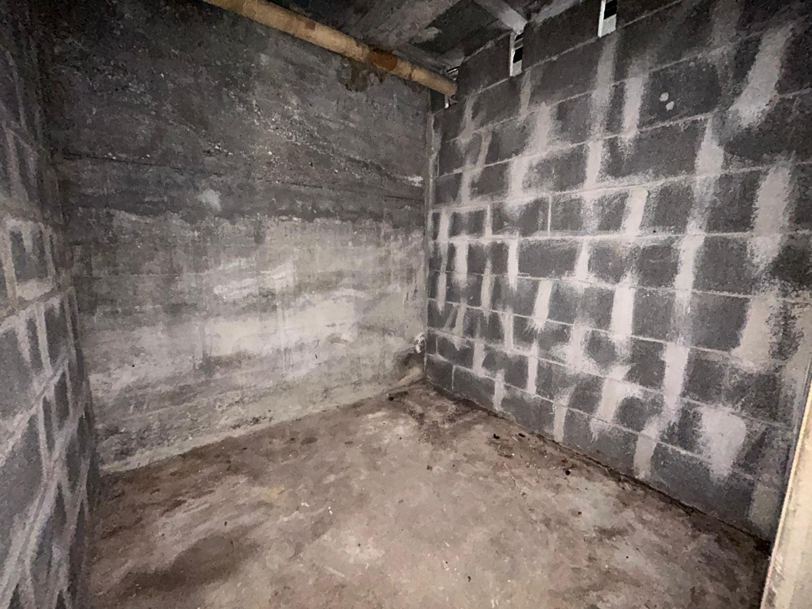 
                                                Location
                                                 Cave en sous-sol d'un immeuble