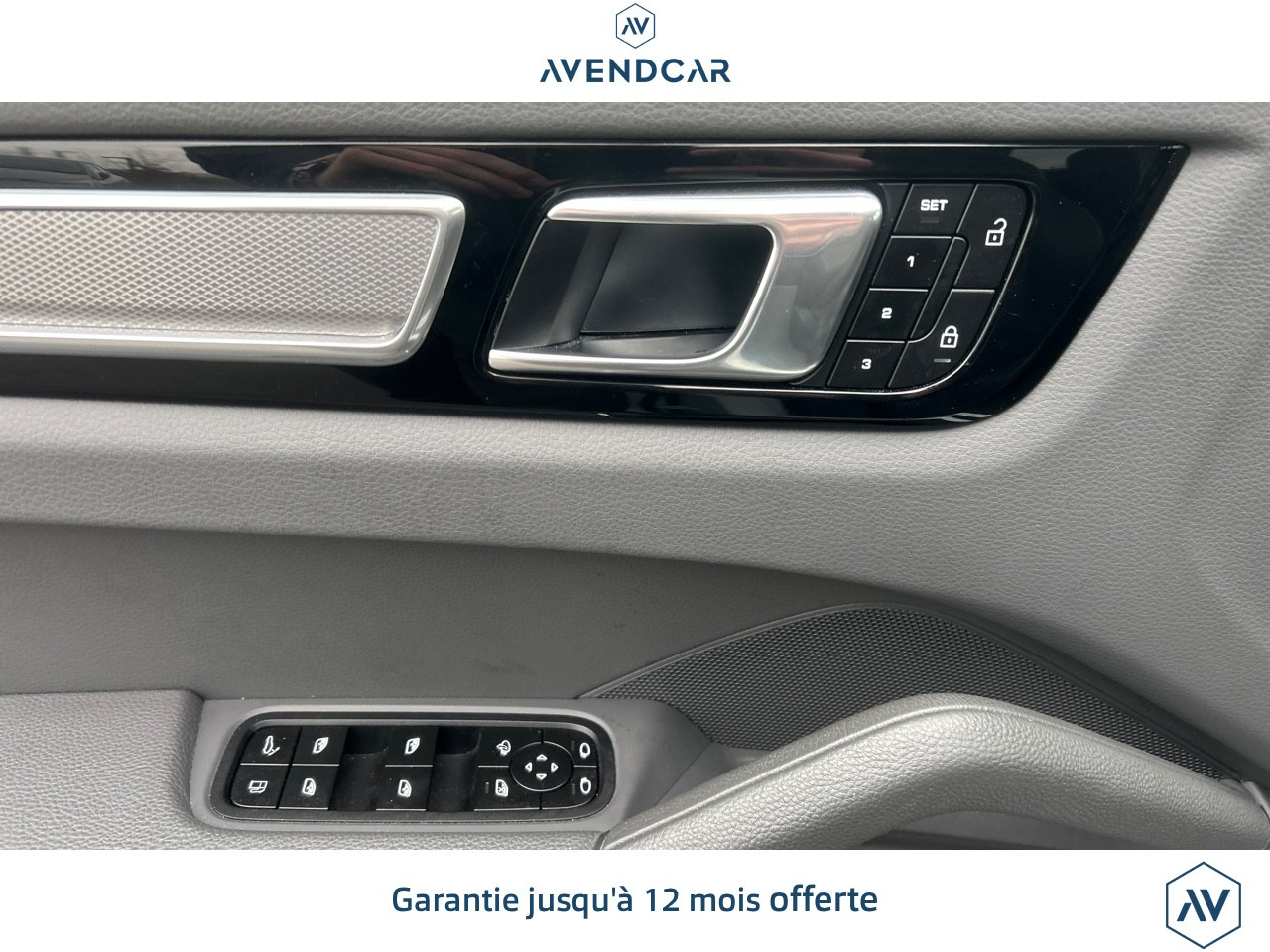 
                                                Voiture
                                                 CAYENNE 3.0 E-HYBRID 462H 340 PHEV 14.1KWH PLATINUM EDITION BVA