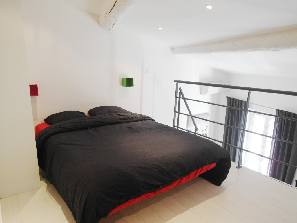 
                                                Location
                                                 Centrale Avenue*