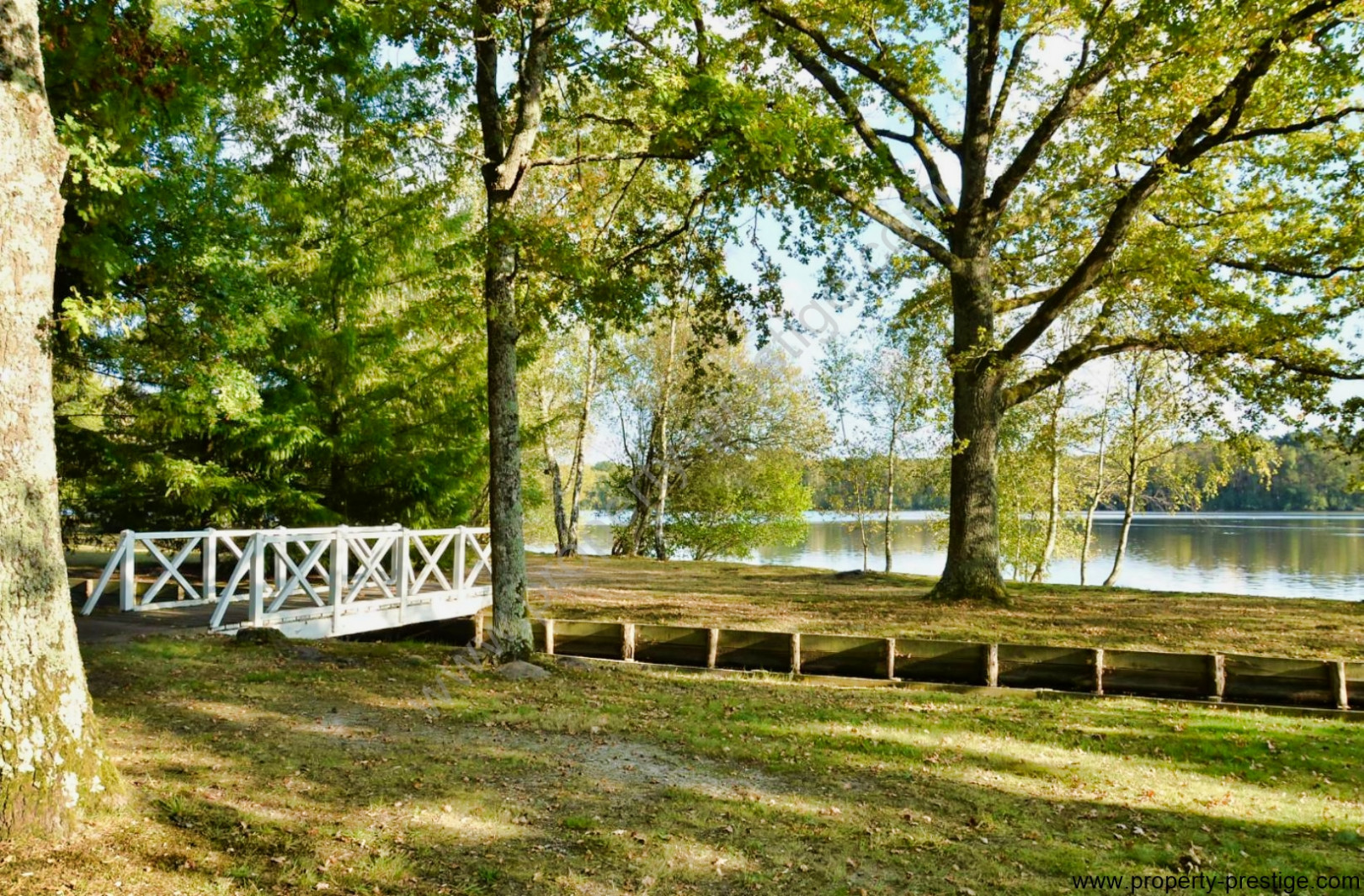 
                                                Vente
                                                 CENTRE LOIRE - MAGNIFIQUE CHATEAU - 175 HA - ETANGS