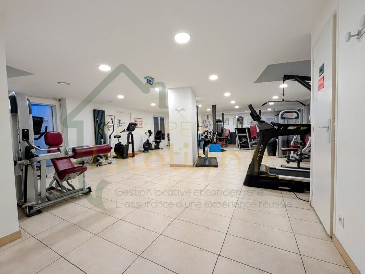 
                                                Vente
                                                 Centre paramédical avec piscine - Rentabilité nette 8%