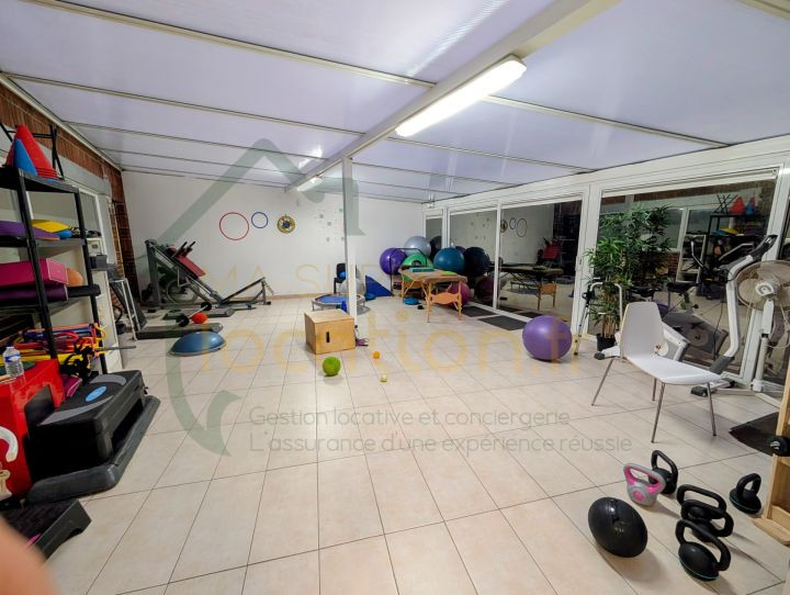 
                                                Vente
                                                 Centre paramédical avec piscine - Rentabilité nette 8%