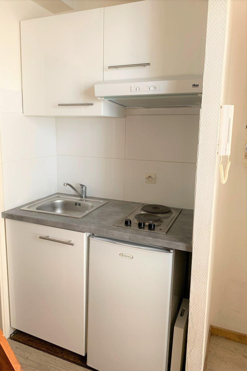 
                                                Location
                                                 Centre / Vieille ville - TB Studio Duplex meublé