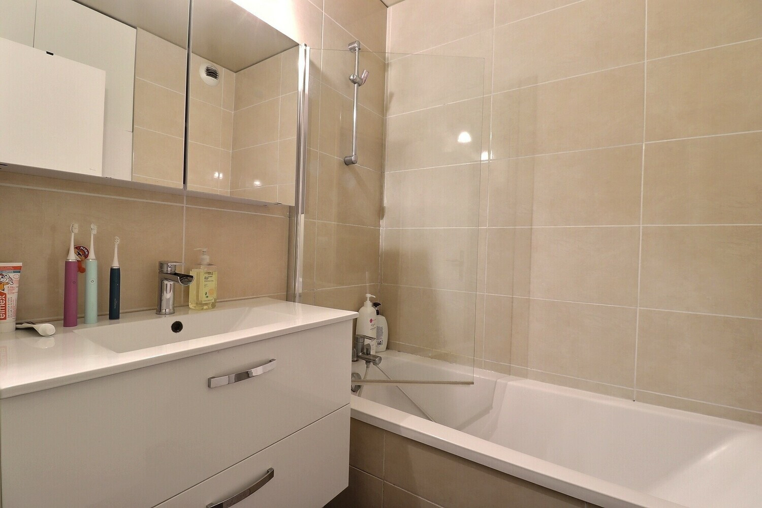 
                                                Vente
                                                 Centre ville - 72m² - 3 pièces avec terrasse