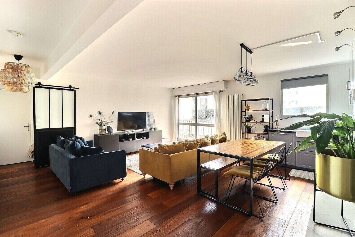 
                                                Vente
                                                 Centre ville - 72m² - 3 pièces avec terrasse