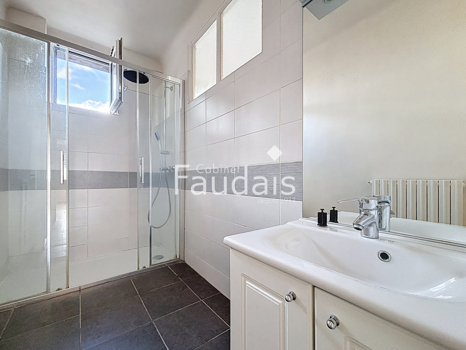 
                                                Vente
                                                 CENTRE-VILLE DE SAINT-LO, Appartement, 2 chambres 