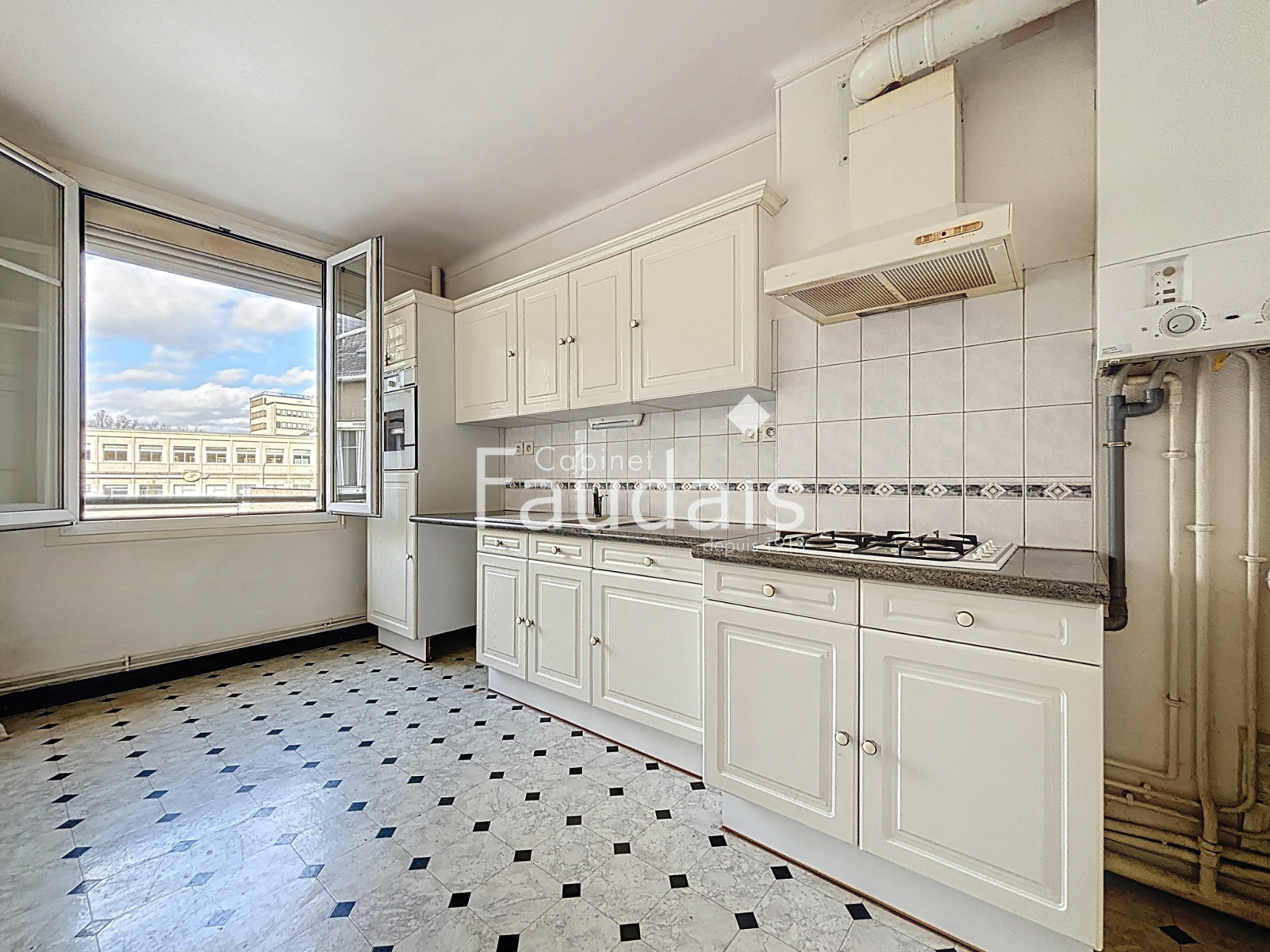 
                                                Vente
                                                 CENTRE-VILLE DE SAINT-LO, Appartement, 2 chambres 