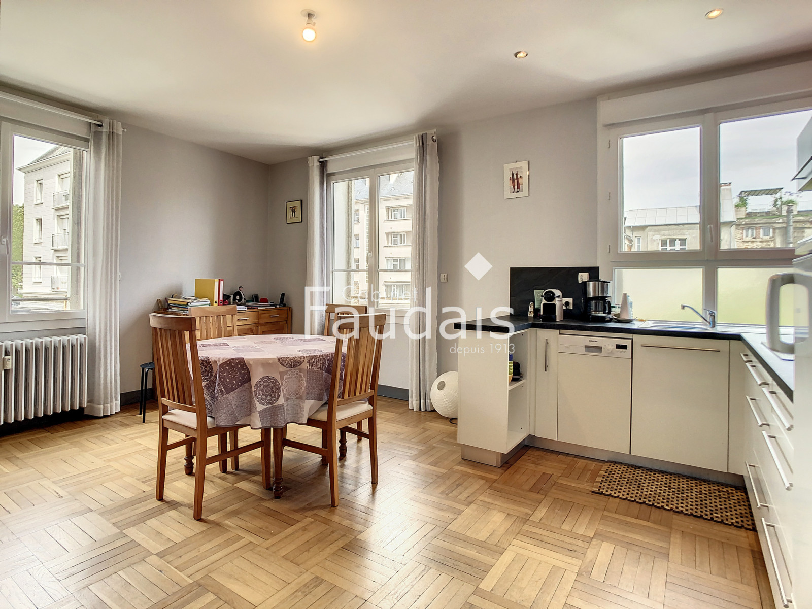 
                                                Vente
                                                 Centre-ville de SAINT-LO, Appartement 3 pièces