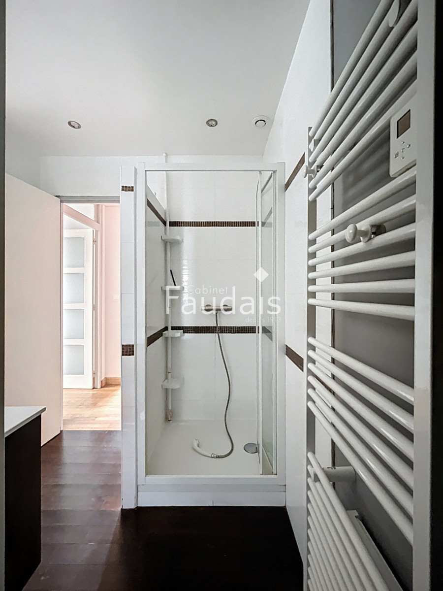 Location
                                                 Centre-ville de SAINT-LO, Appartement 3 pièces