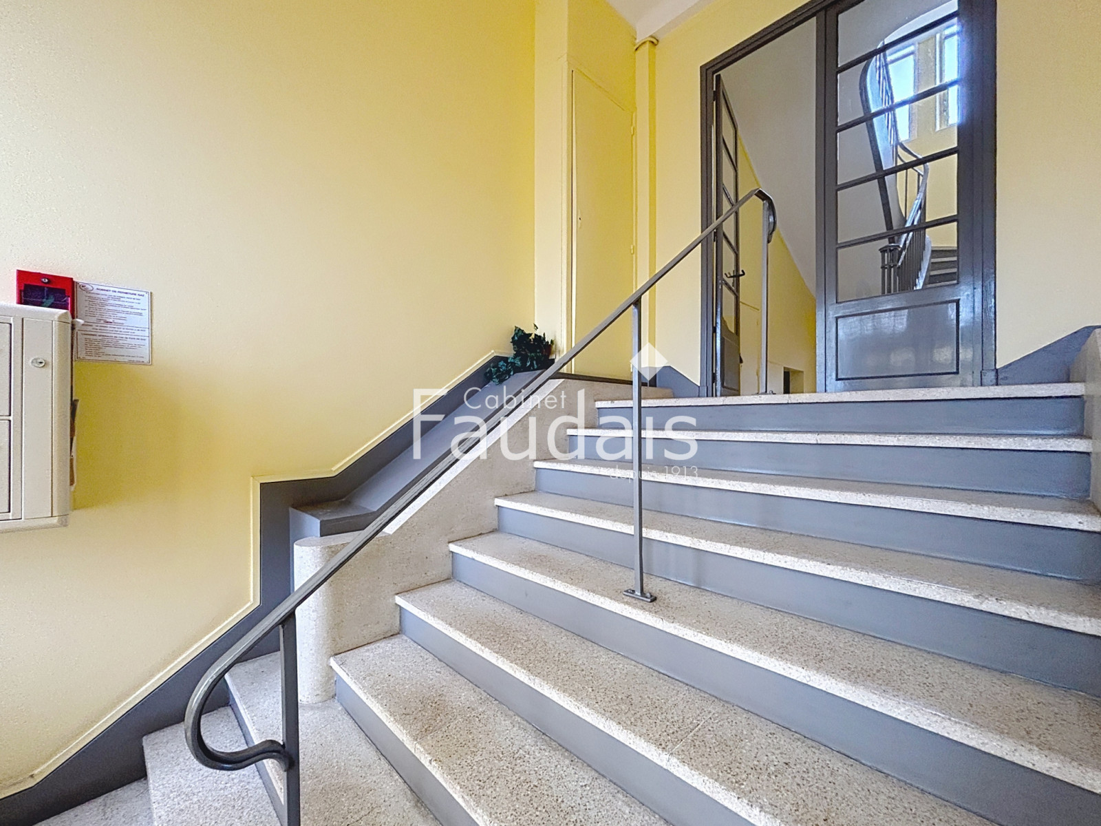 
                                                Vente
                                                 CENTRE-VILLE DE SAINT-LO, Appartement 3 pièces