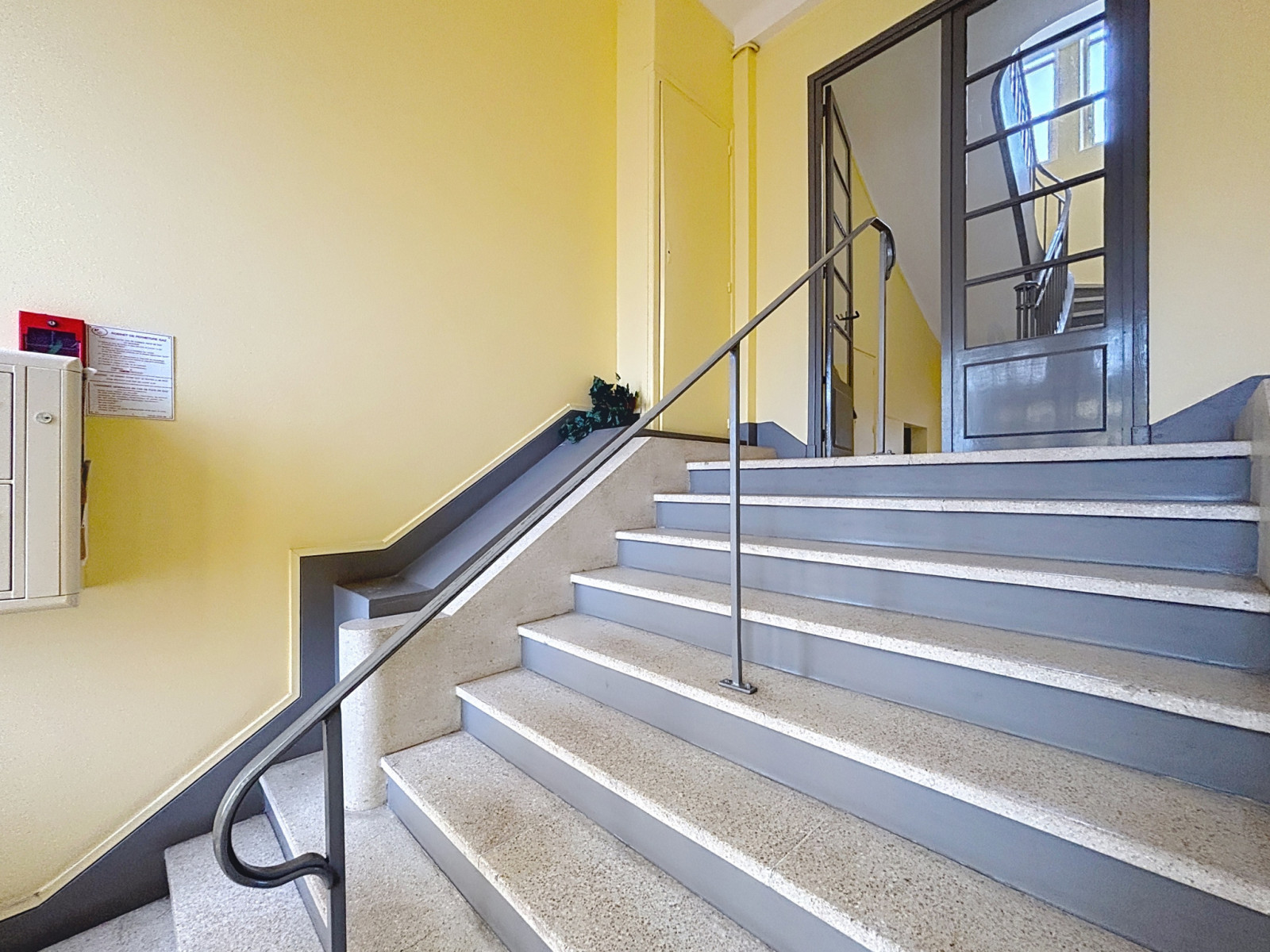 
                                                Vente
                                                 CENTRE-VILLE DE SAINT-LO, Appartement 3 pièces