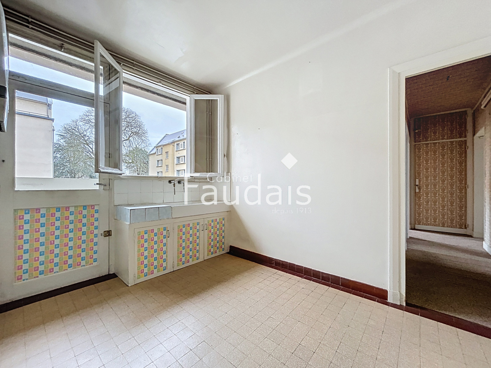 
                                                Vente
                                                 CENTRE-VILLE DE SAINT-LÔ, Appartement avec garage 