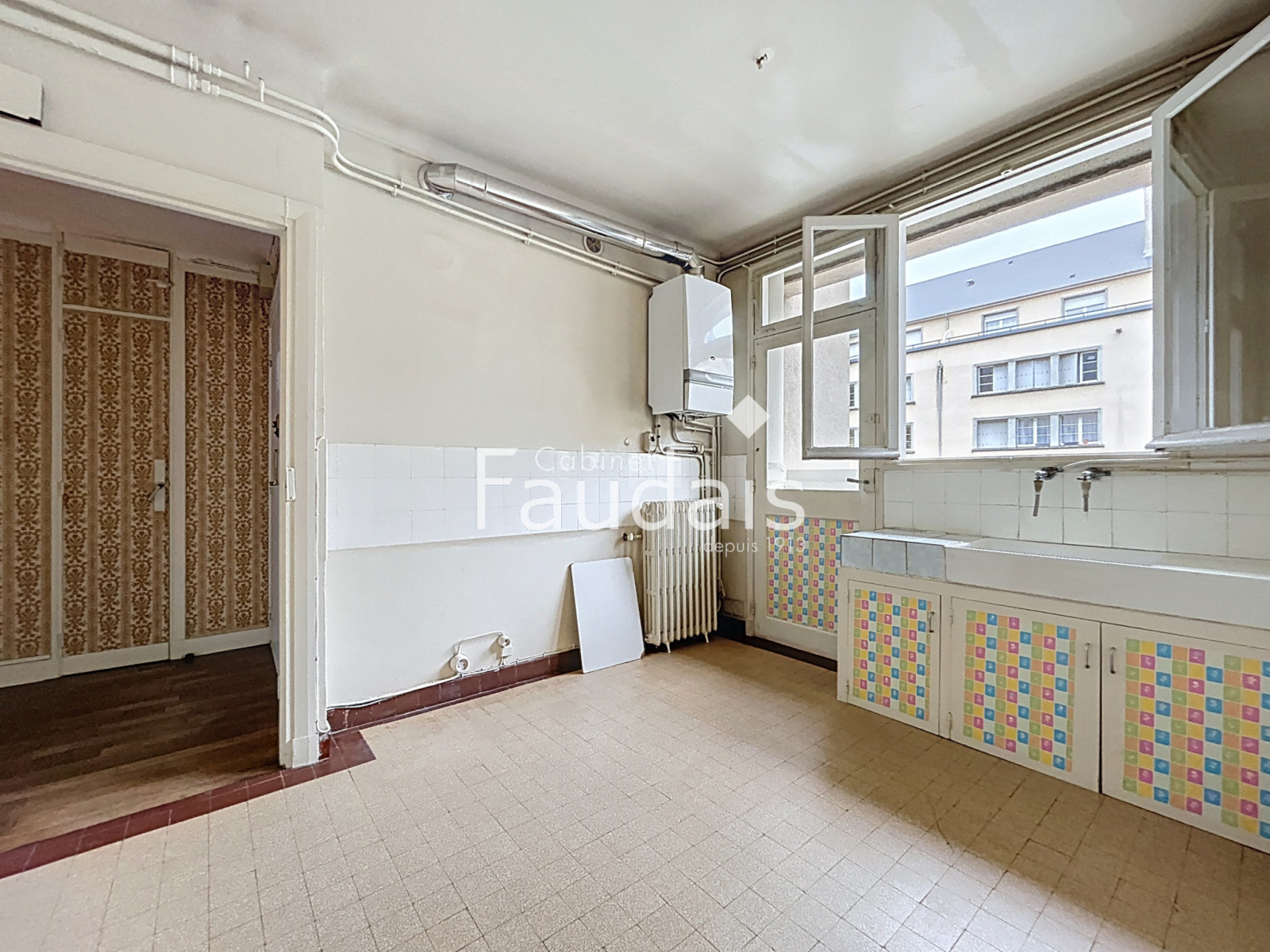 
                                                Vente
                                                 CENTRE-VILLE DE SAINT-LÔ, Appartement avec garage 