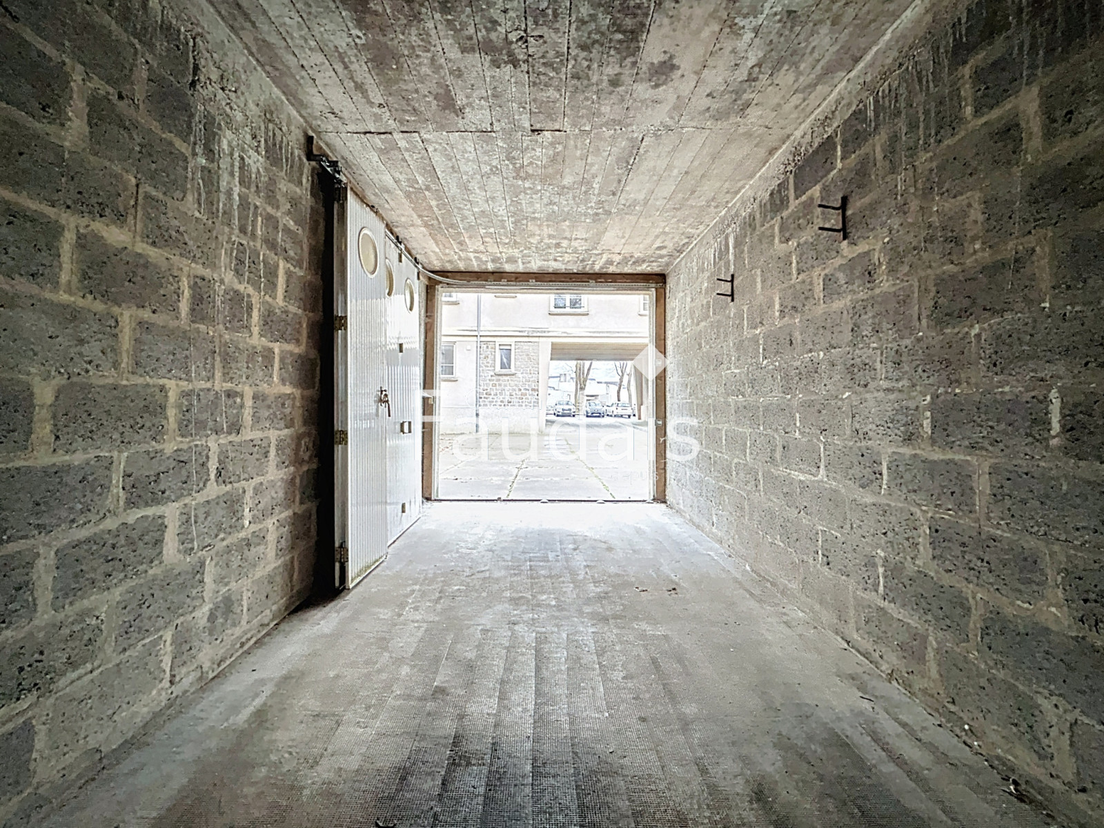 
                                                Vente
                                                 CENTRE-VILLE DE SAINT-LÔ, Appartement avec garage 
