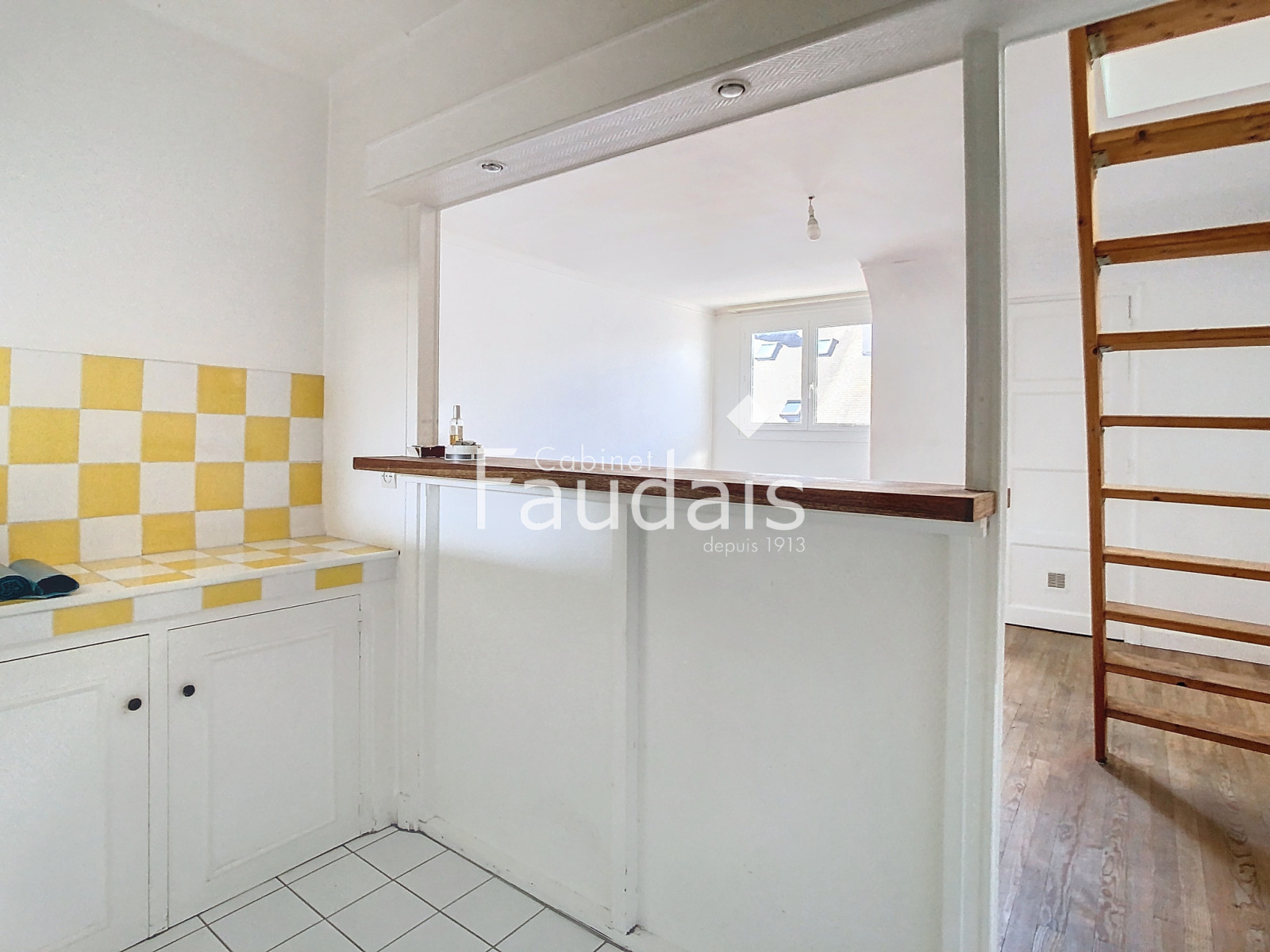 
                                                Vente
                                                 CENTRE-VILLE DE SAINT-LO, Appartement en duplex