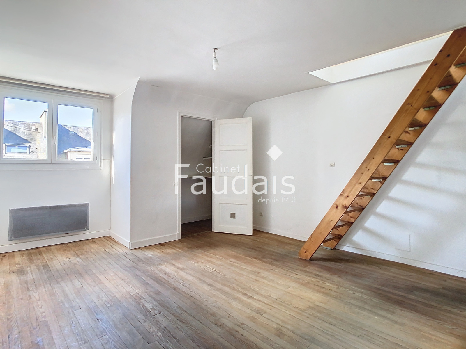 
                                                Vente
                                                 CENTRE-VILLE DE SAINT-LO, Appartement en duplex