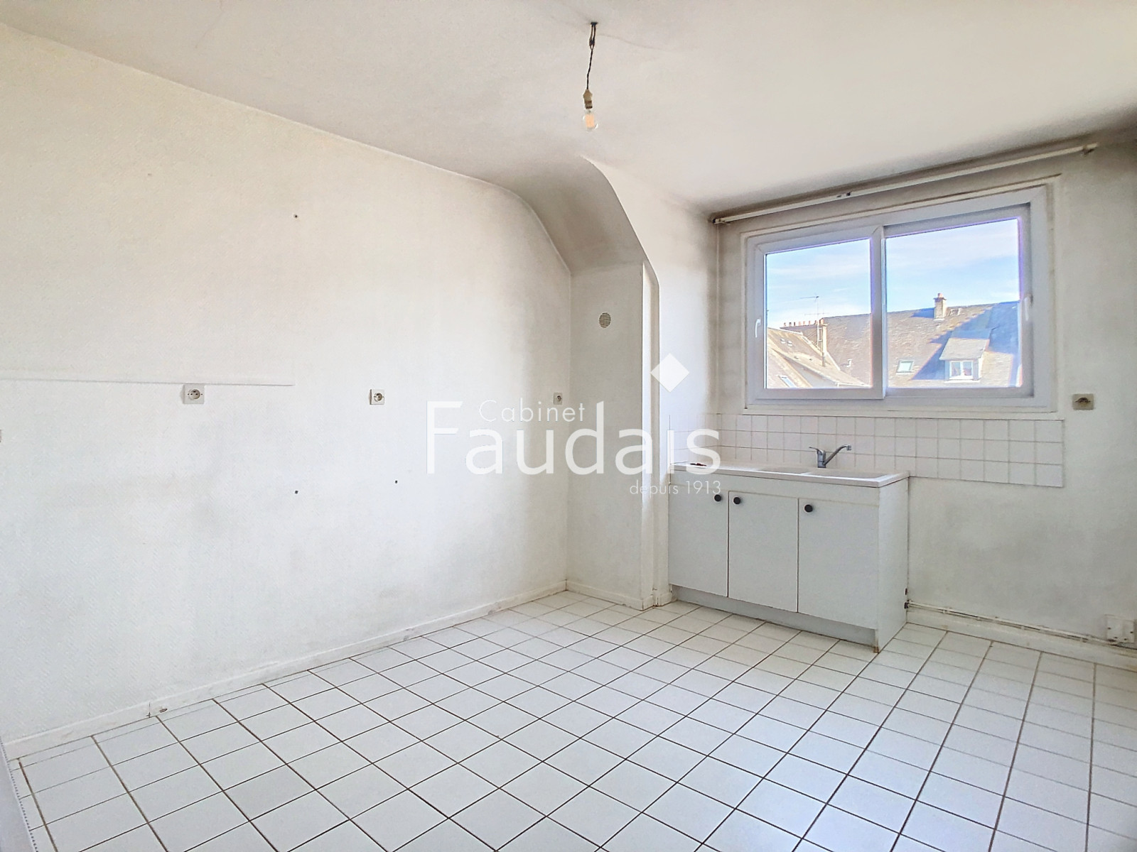 
                                                Vente
                                                 CENTRE-VILLE DE SAINT-LO, Appartement en duplex