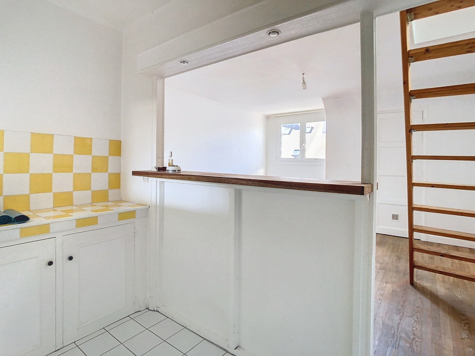 
                                                Vente
                                                 CENTRE-VILLE DE SAINT-LO, Appartement en duplex