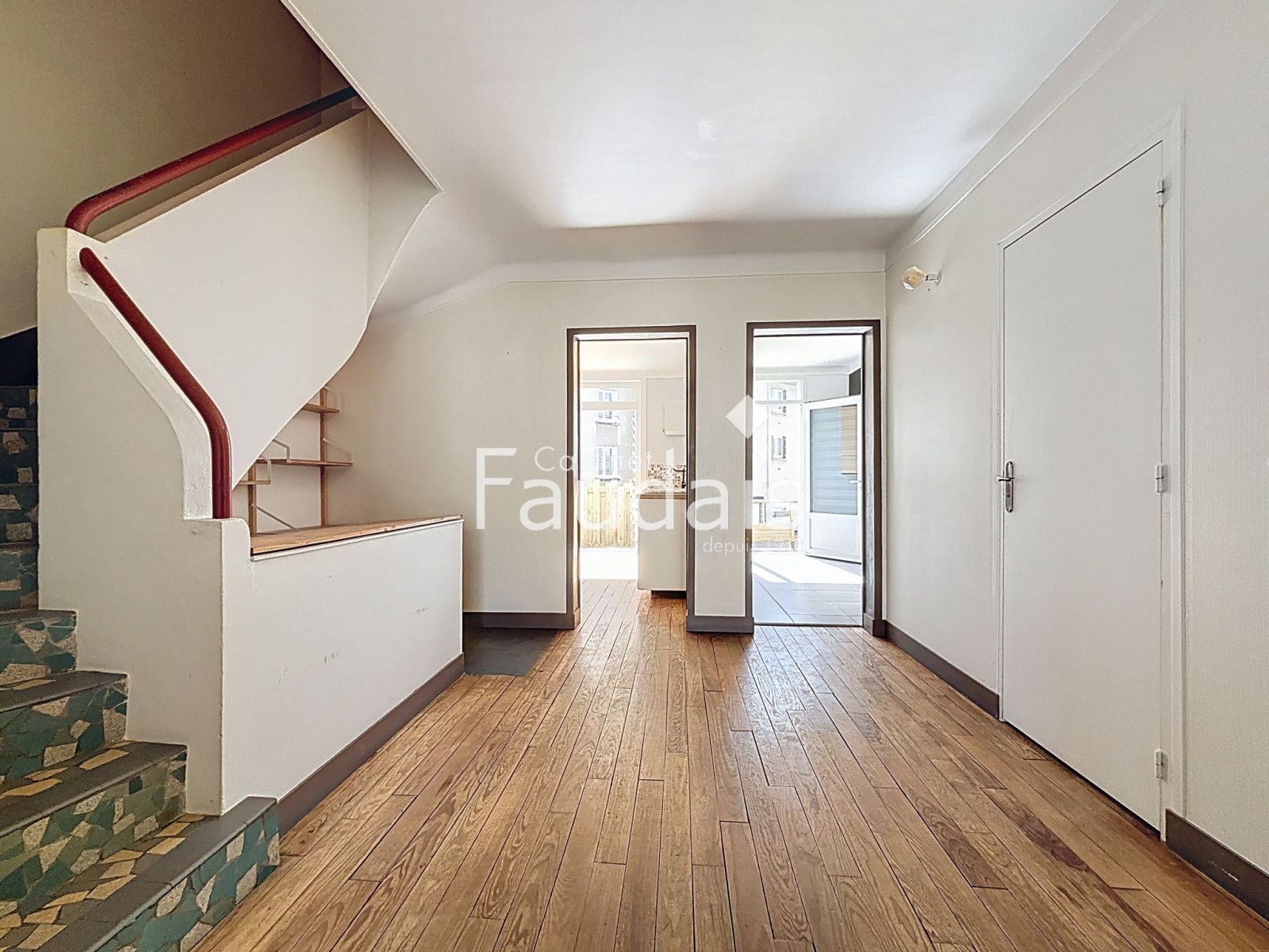 
                                                Vente
                                                 CENTRE-VILLE DE SAINT-LÔ, Appartement triplex, 4 chambres 