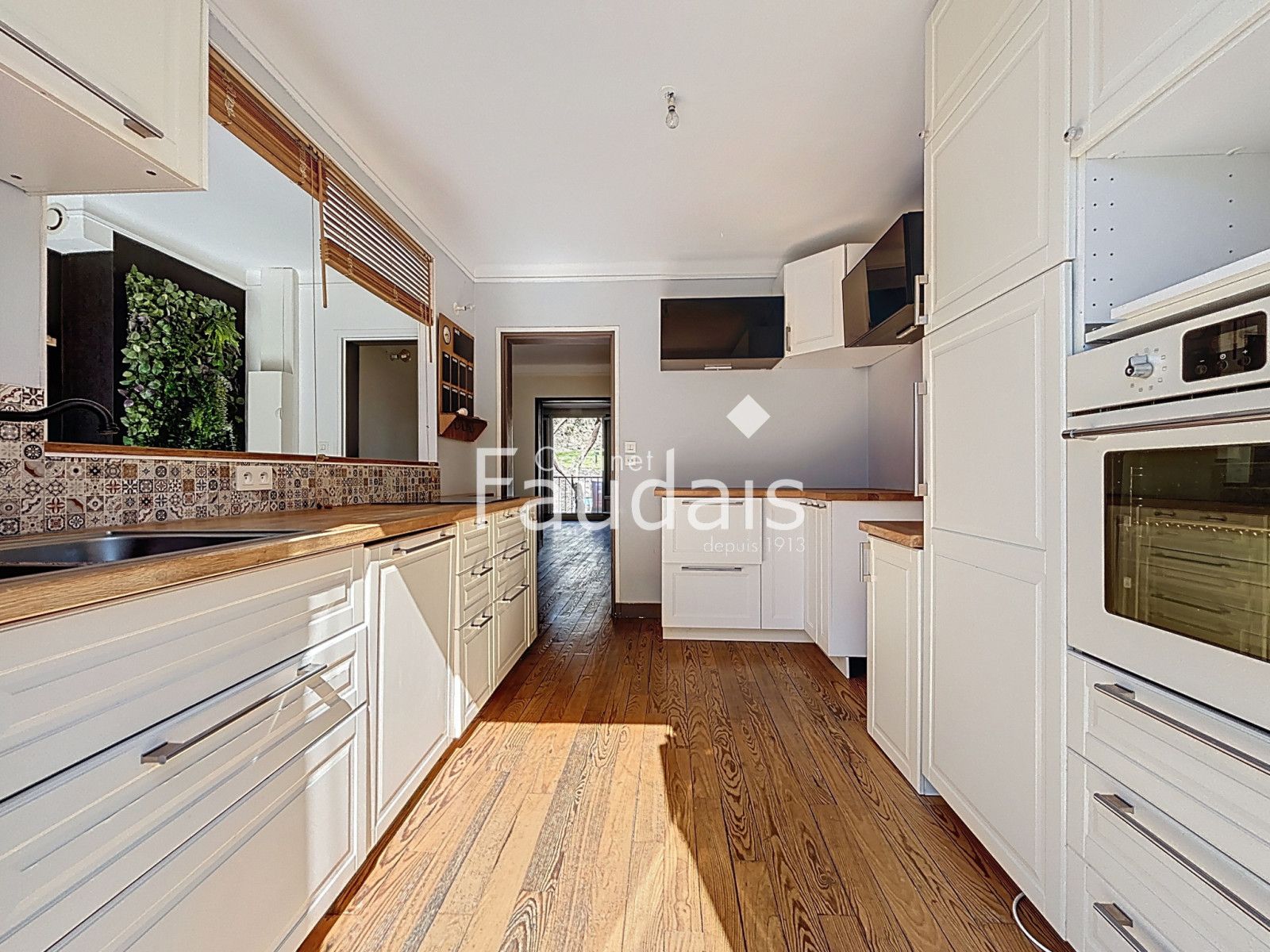 
                                                Vente
                                                 CENTRE-VILLE DE SAINT-LÔ, Appartement triplex, 4 chambres 