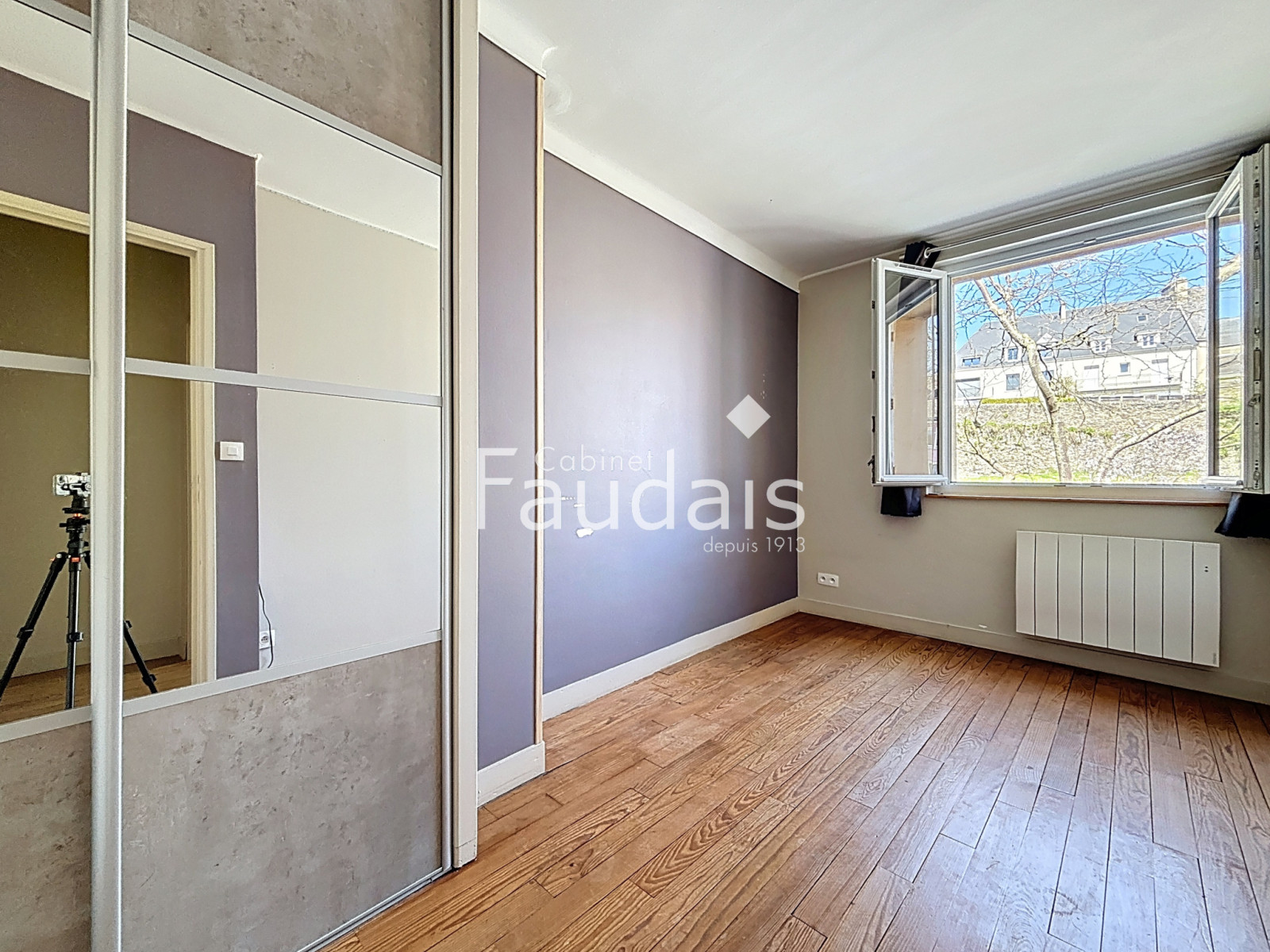 
                                                Vente
                                                 CENTRE-VILLE DE SAINT-LÔ, Appartement triplex, 4 chambres 