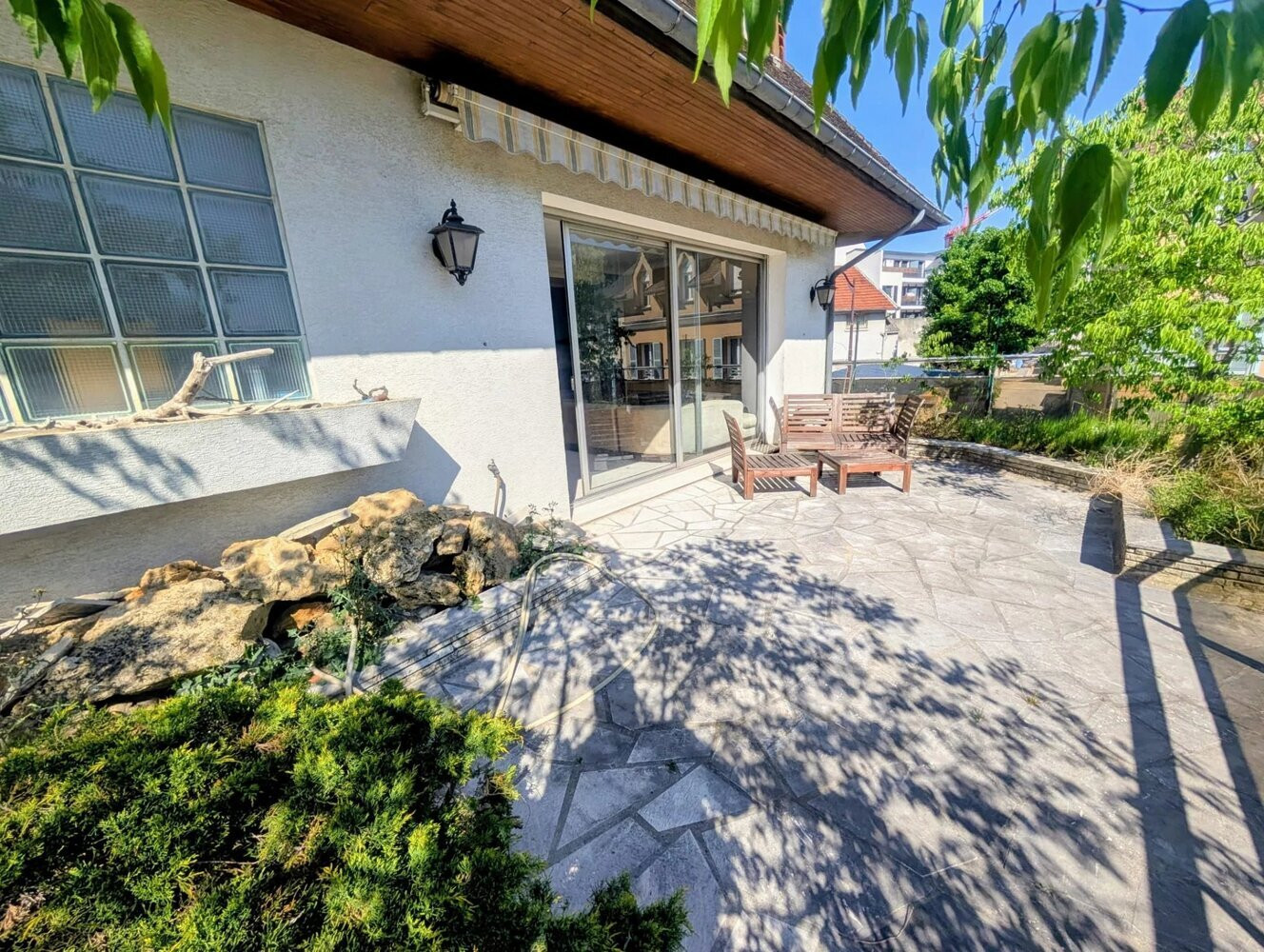
                                                Vente
                                                 Centre-ville – Grand appartement avec terrasse et parking  – Fort potentiel