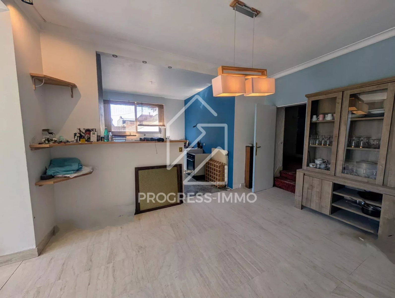 
                                                Vente
                                                 Centre-ville – Grand appartement avec terrasse et parking  – Fort potentiel