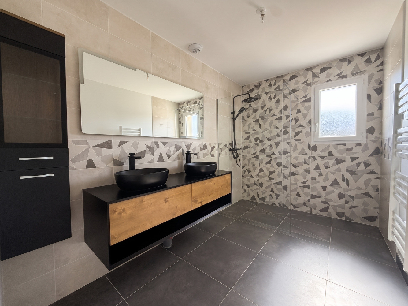 
                                                Vente
                                                 Centre ville/Maison plain pied jamais habitée