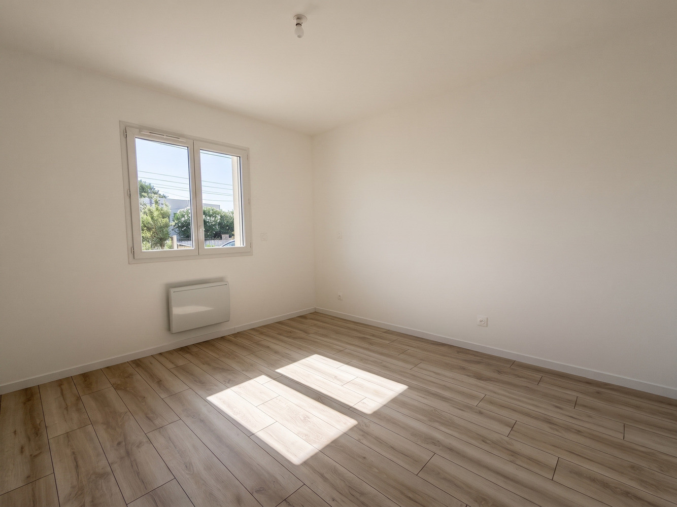 
                                                Vente
                                                 Centre ville/Maison plain pied jamais habitée