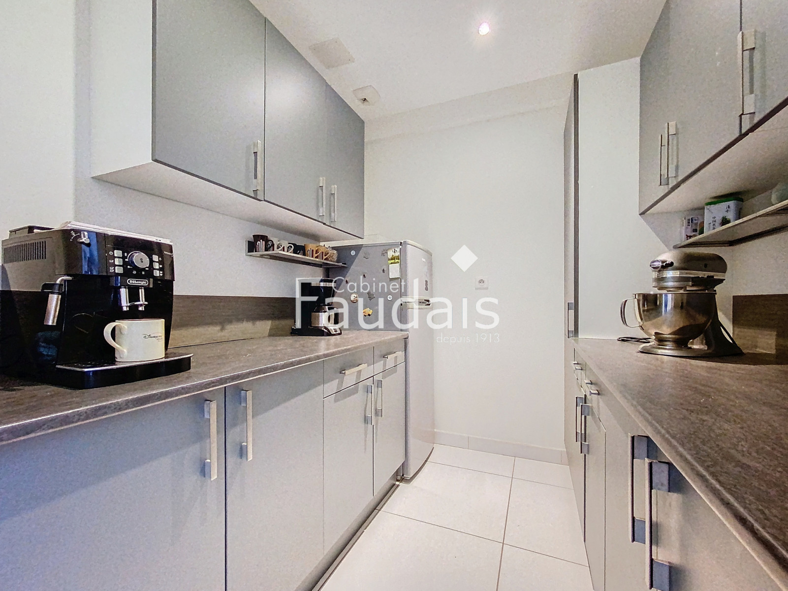 
                                                Vente
                                                 CENTRE VILLE SAINT LO - MAISON D'ARCHITECTE 