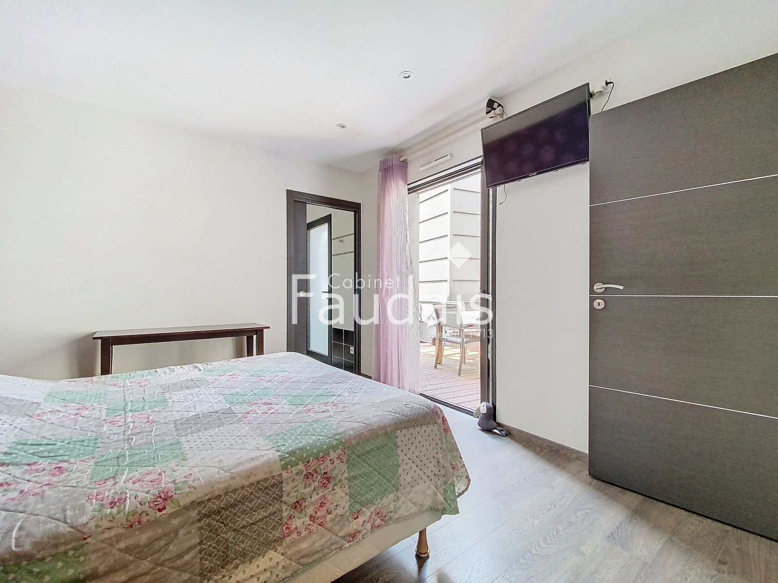 
                                                Vente
                                                 CENTRE VILLE SAINT LO - MAISON D'ARCHITECTE 