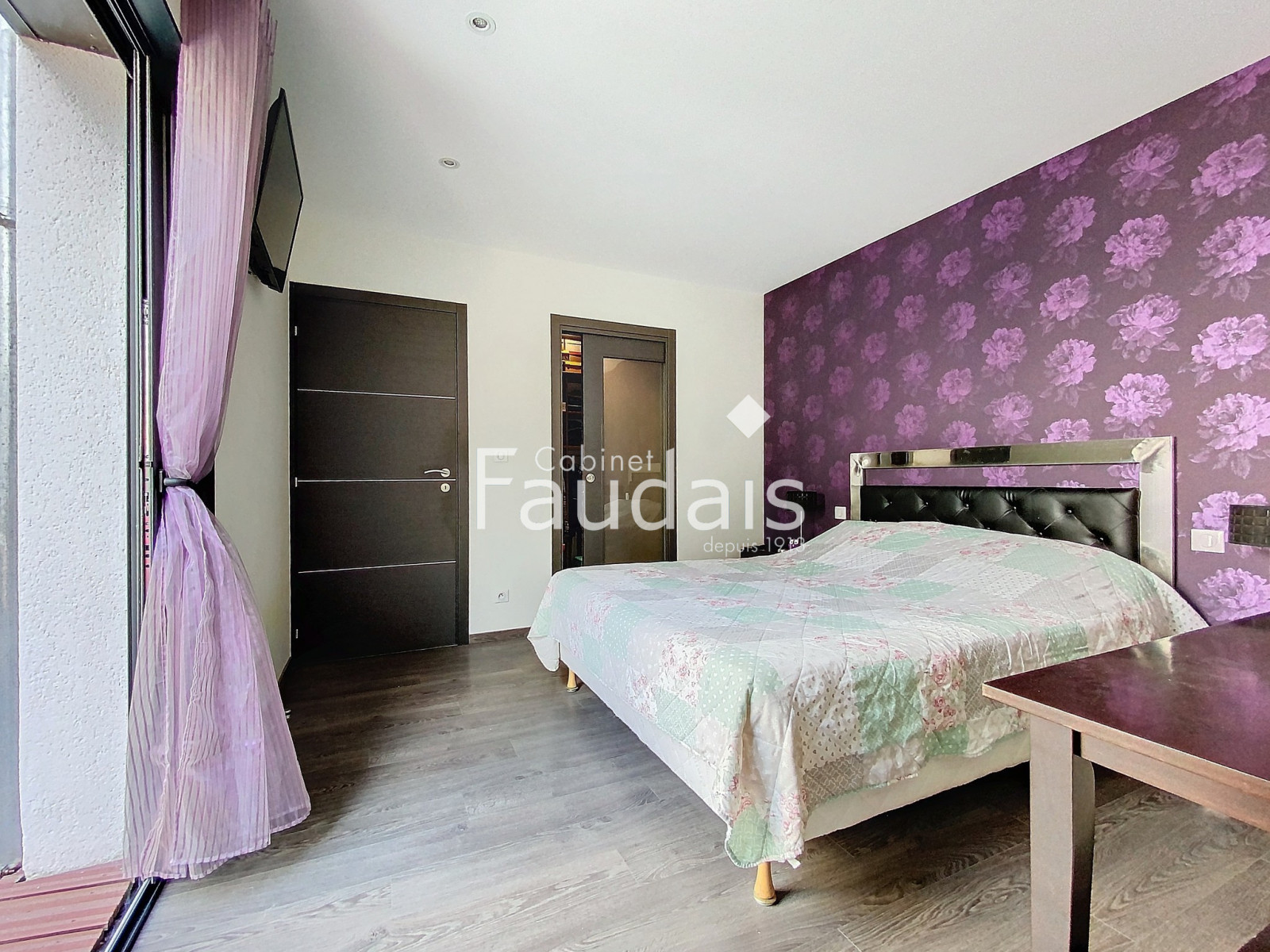 
                                                Vente
                                                 CENTRE VILLE SAINT LO - MAISON D'ARCHITECTE 