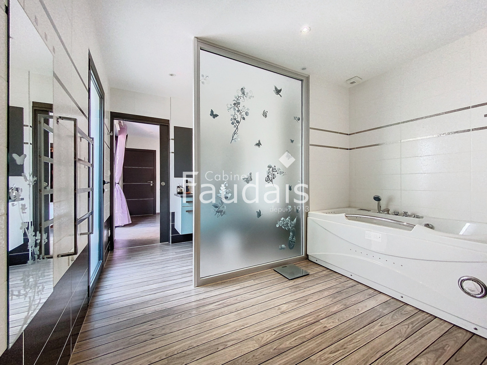 
                                                Vente
                                                 CENTRE VILLE SAINT LO - MAISON D'ARCHITECTE 