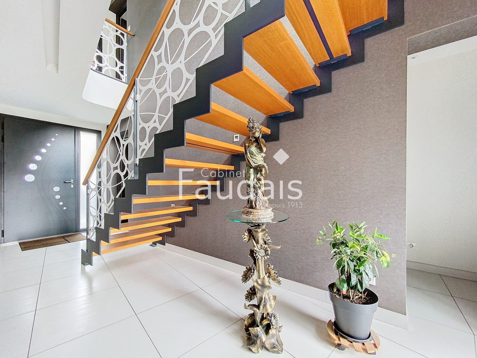 
                                                Vente
                                                 CENTRE VILLE SAINT LO - MAISON D'ARCHITECTE 