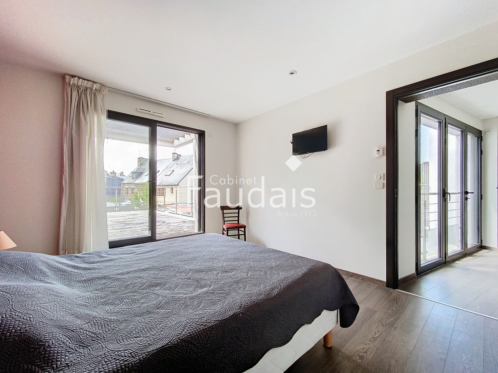 
                                                Vente
                                                 CENTRE VILLE SAINT LO - MAISON D'ARCHITECTE 