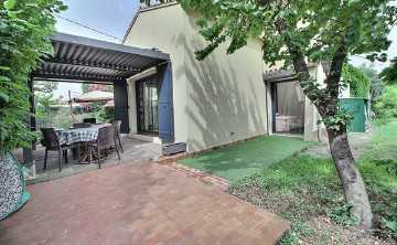 
                                                Location
                                                 Cette maison soignée offre un cadre de vie parfait