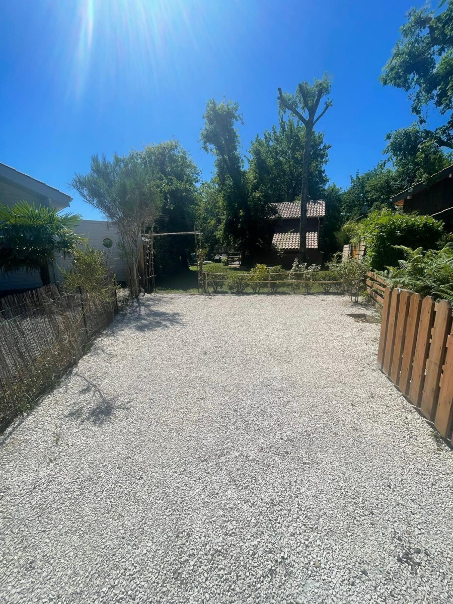 
                                                Location
                                                 Chalet au calme avec piscine dans domaine